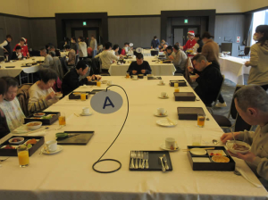 食事中